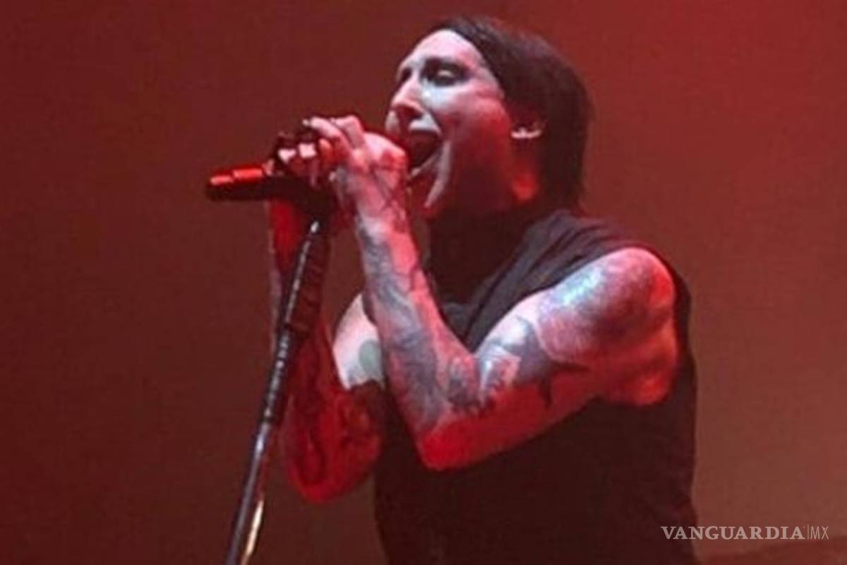 Marilyn Manson se derrumba durante concierto