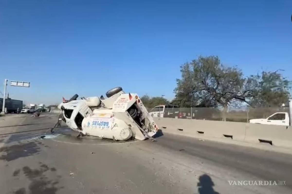 Volcadura de pipa ahorca circulación vial del Libramiento Noreste de Saltillo-Mty