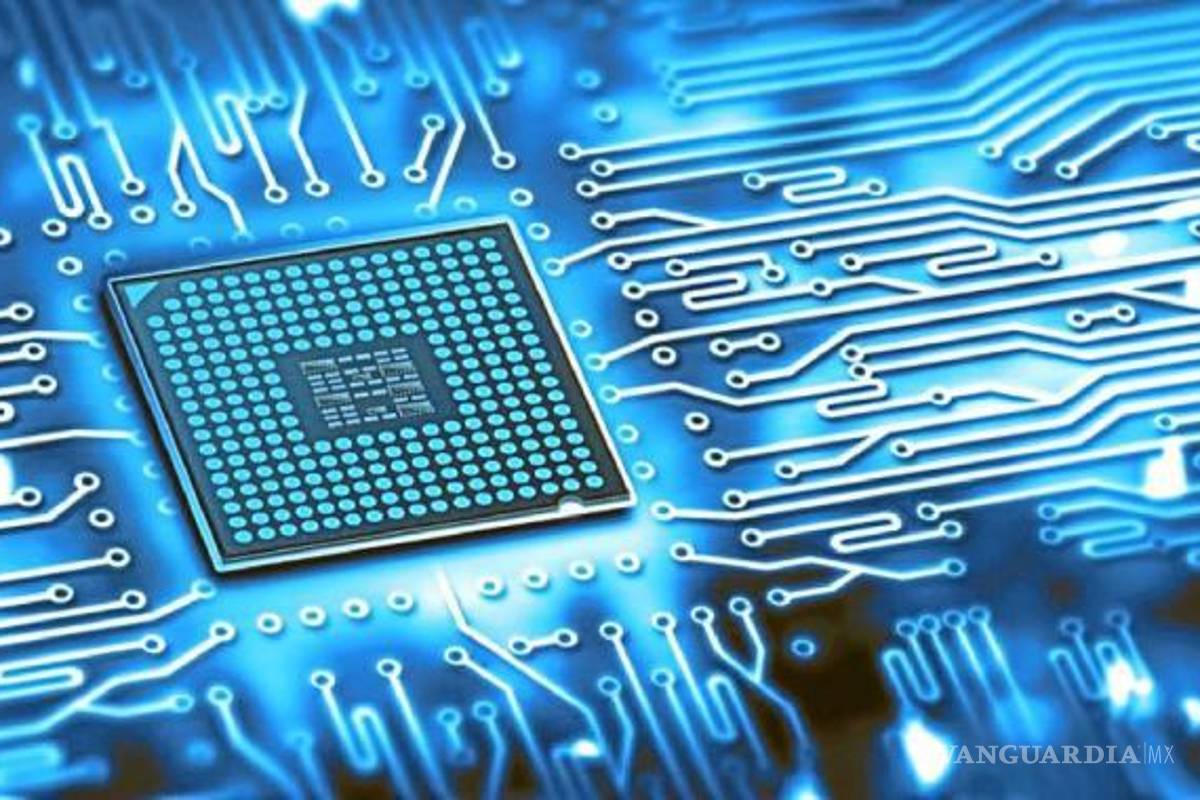 Seguirá crisis de chips hasta finales de 2023