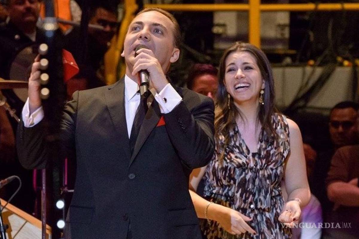 Cristian Castro presume nueva novia aunque sigue casado