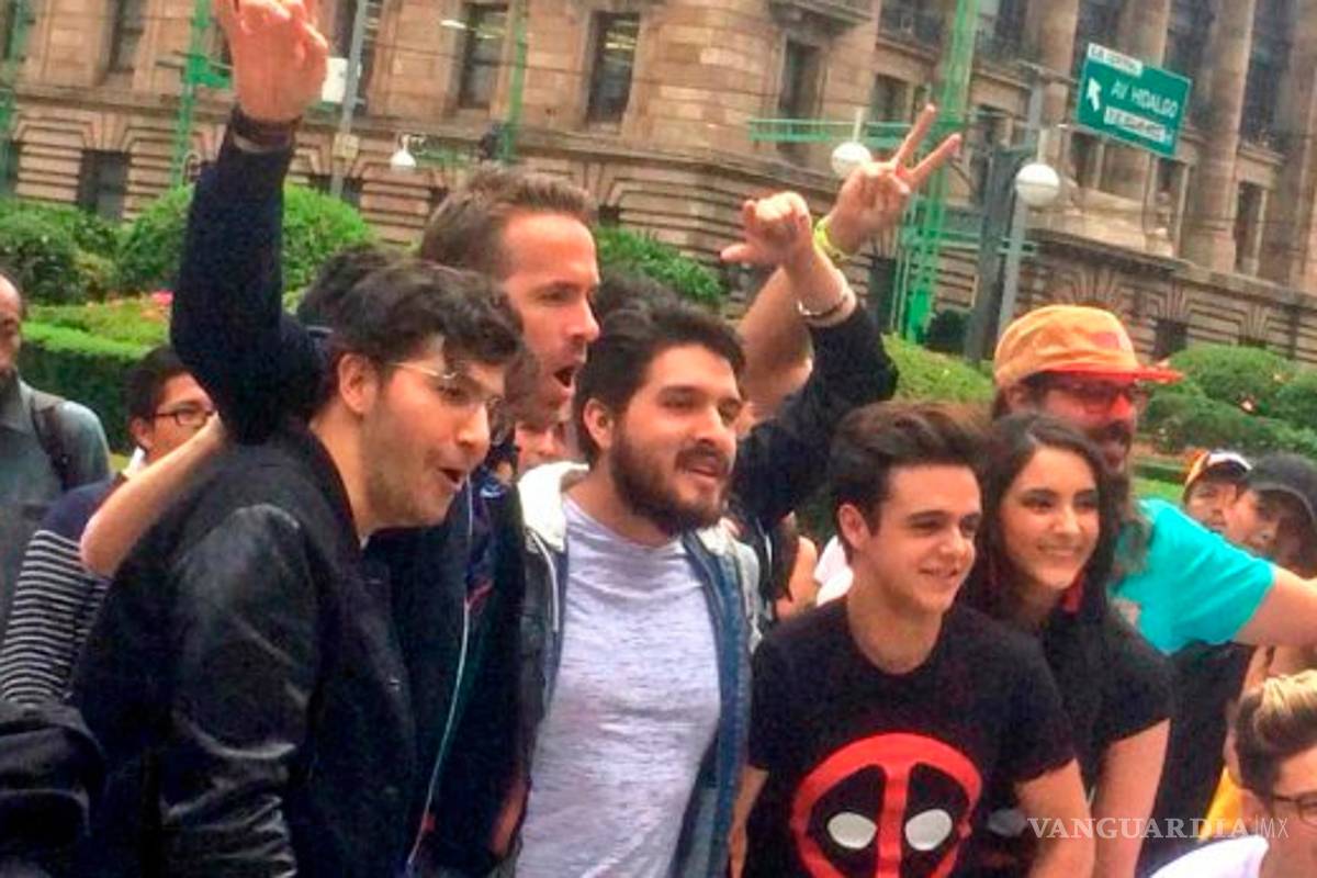 Ryan Reynolds paseó en 'micro' en la CDMX (video)