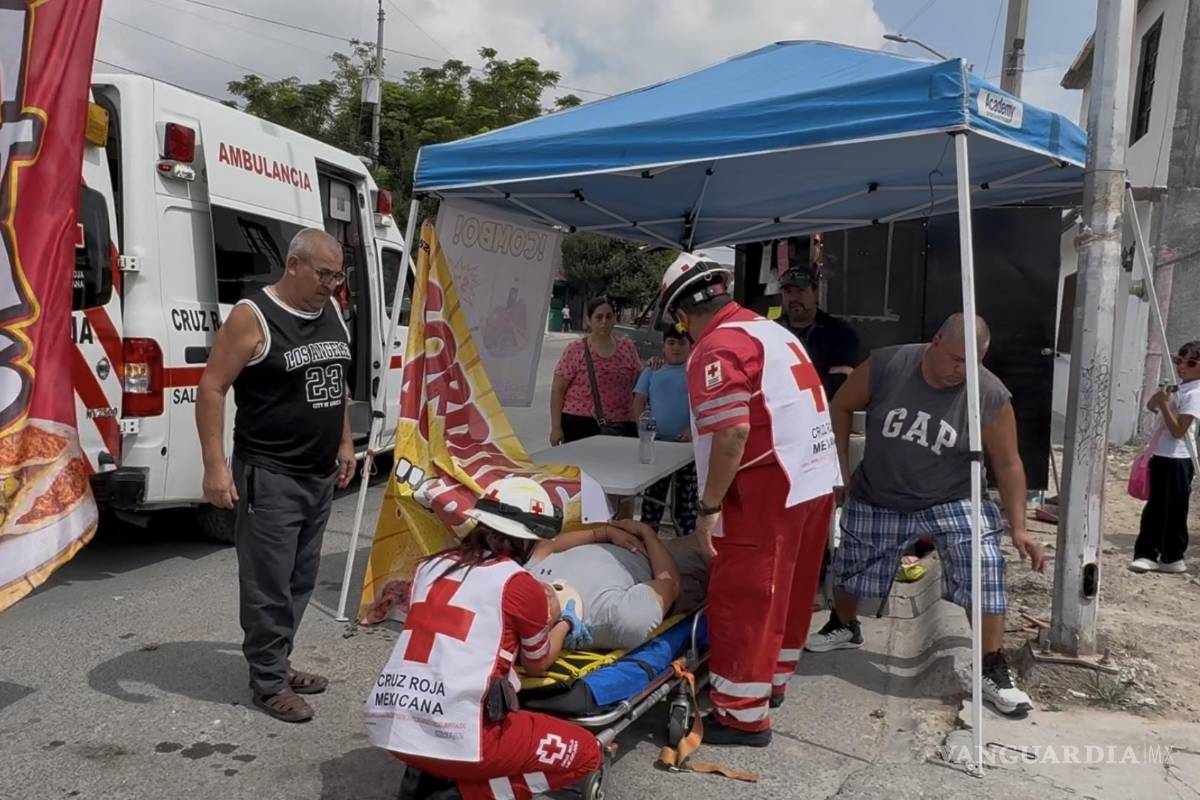Se estrella contra puesto de gorditas en la Mirasierra de Saltillo; deja lesionado al encargado del local