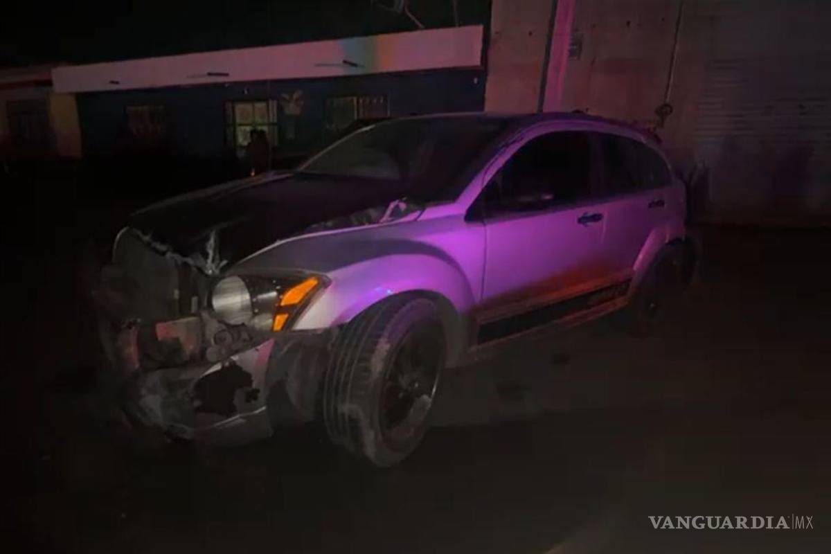 Veloz conductor se estampa contra vivienda al oriente de Saltillo y huye