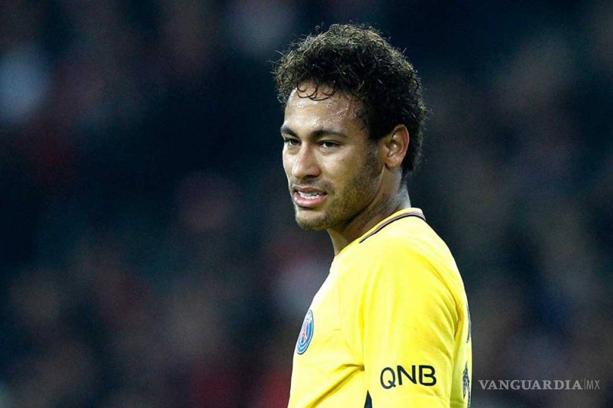 Neymar vuelve a jugar fútbol callejero