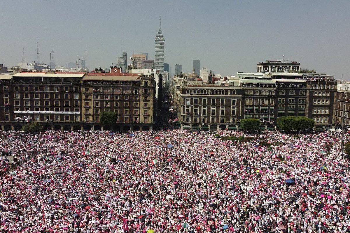 90 mil o 700 mil, ¿cuántos fueron al Zócalo por la Marcha por la Democracia?