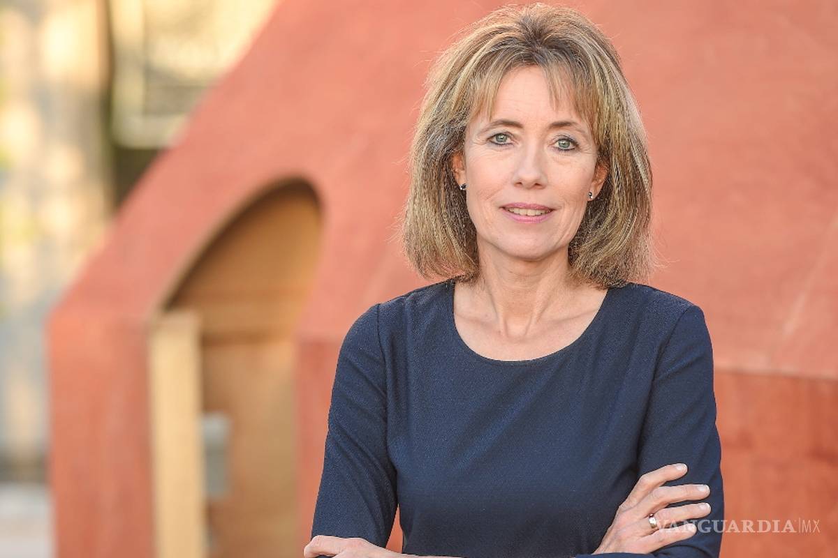 Arremete Charlotte Link contra la trata de mujeres en &quot;¿De quién te escondes?”