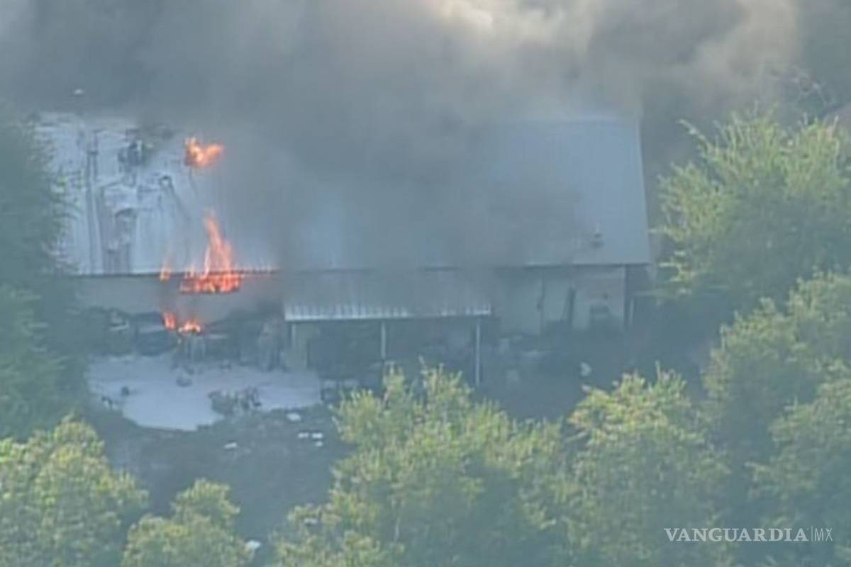 Encuentran cuatro muertos en una casa en llamas tras tiroteo, en San Antonio