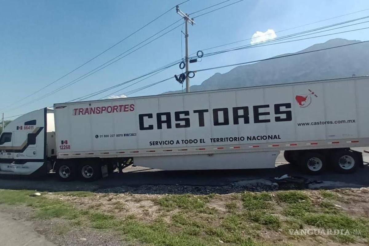 Detienen a tres hombres sobre la carretera Mty-Saltillo por el traslado de 9 migrantes
