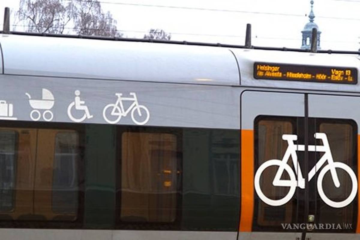 Hackean pantalla en estación del tren y proyectan video porno