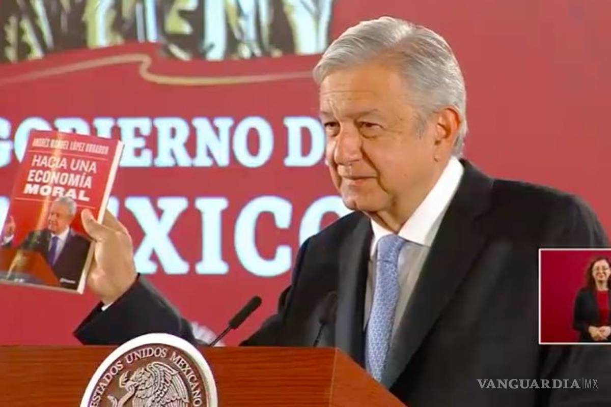 AMLO se adelanta y presume su libro 'Hacia una economía moral'