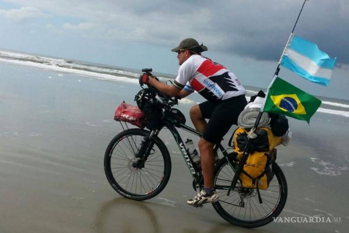 Inicia argentino su travesía en bicicleta hacia el Mundial de Rusia 2018