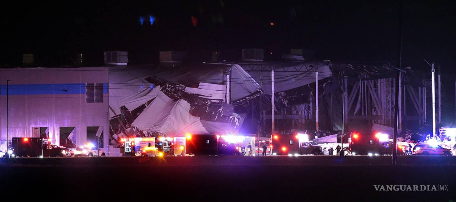 $!Al menos seis personas murieron en Edwardsville, donde el techo de un almacén del gigante del comercio electrónico Amazon se derrumbó.