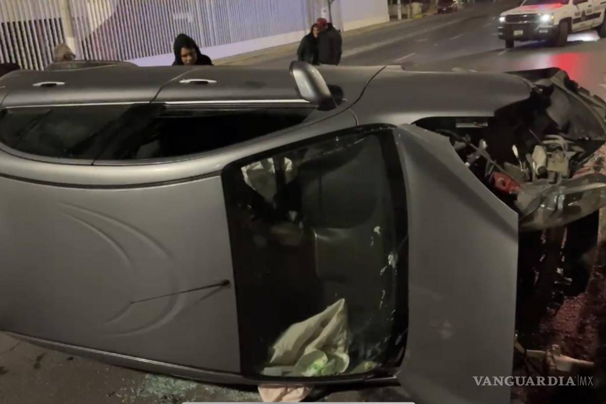 ¿Milagro post-Navidad? Saltillenses vuelcan en V Carranza y resultan ilesos