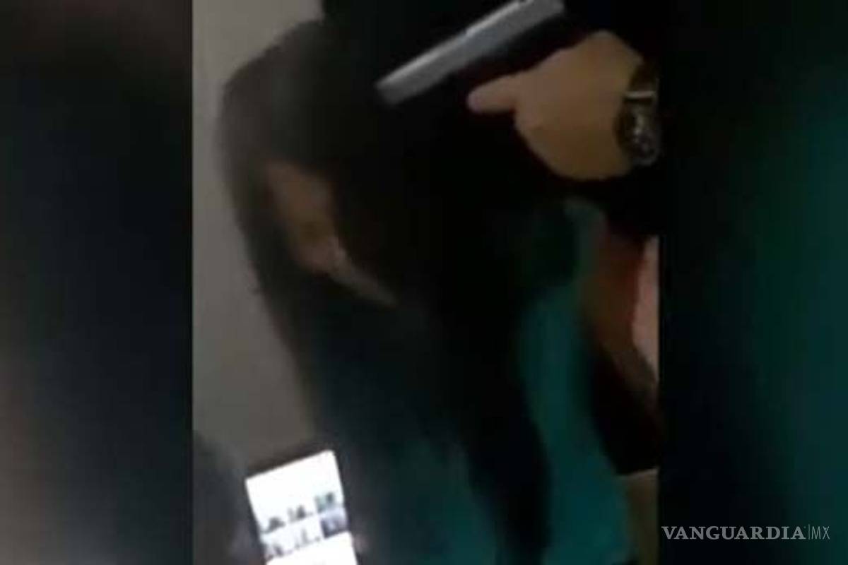 '¿Quién es tu coyote, hija de tu p...?'... a punta de pistola, sicarios mexicanos amenazan a mujeres y niños migrantes (video)