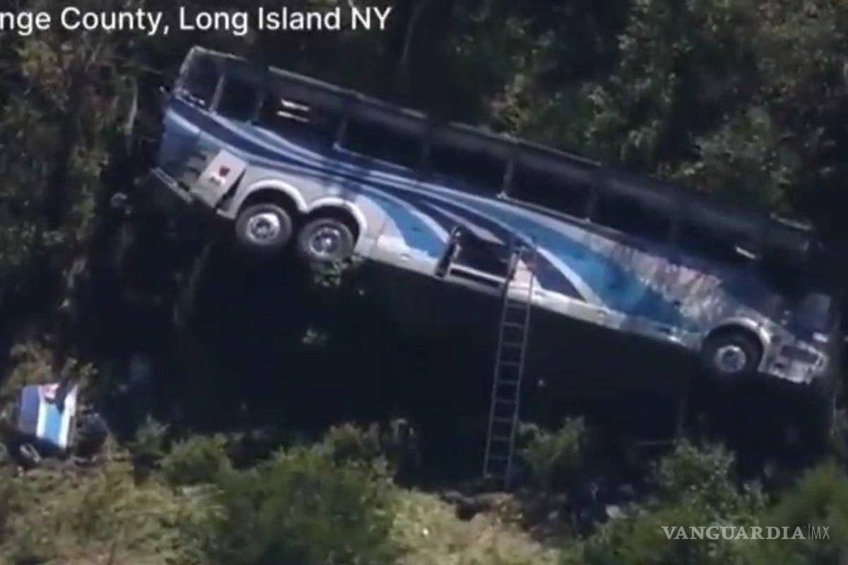 Vuelca autobús escolar en Nueva York; reportan un muerto y más de 40 heridos