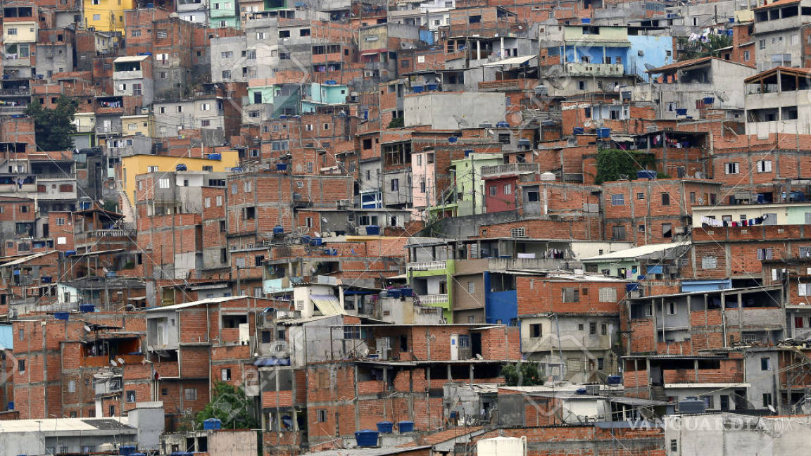 Un incendio azota una favela a las afueras de Sao Paulo