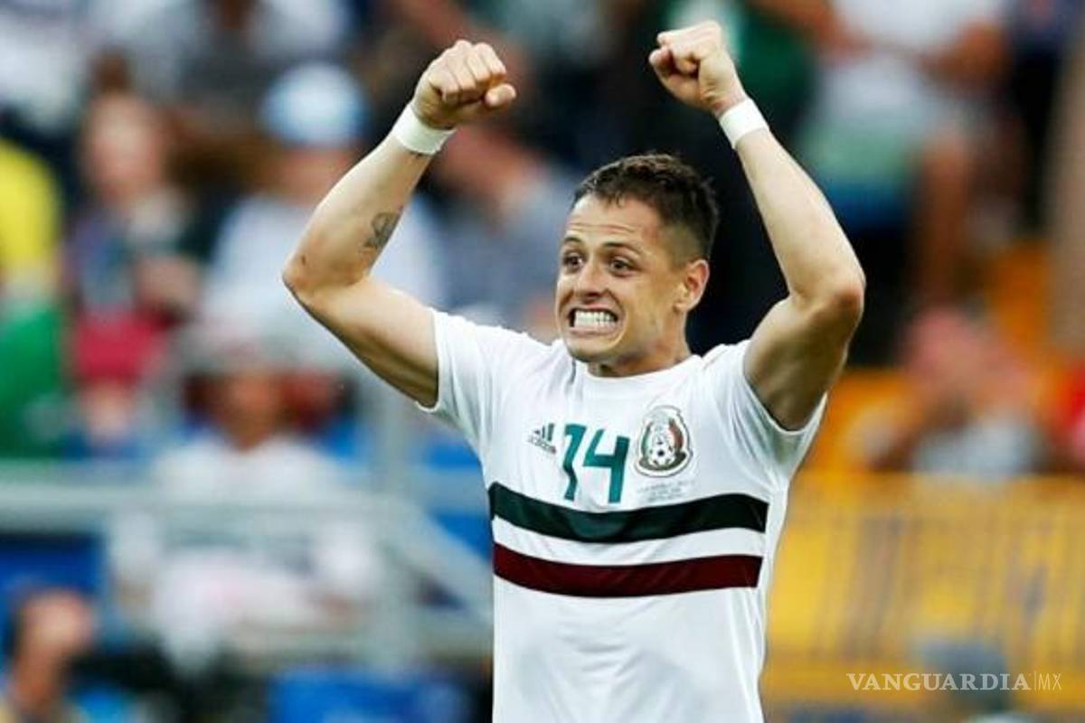 Captan al 'Chicharito' besándose con su nueva conquista y ¡es australiana!