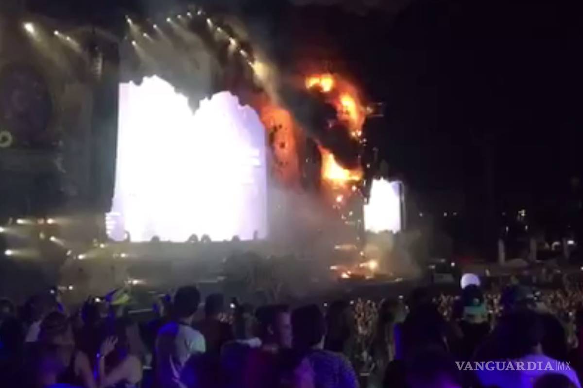 Gran incendio obliga a evacuar el Tomorrowland en Barcelona