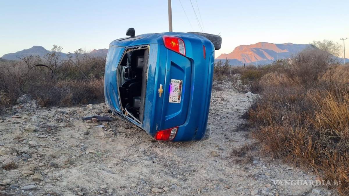 Reportan tres heridos en volcadura sobre carretera Los Pinos en Ramos Arizpe
