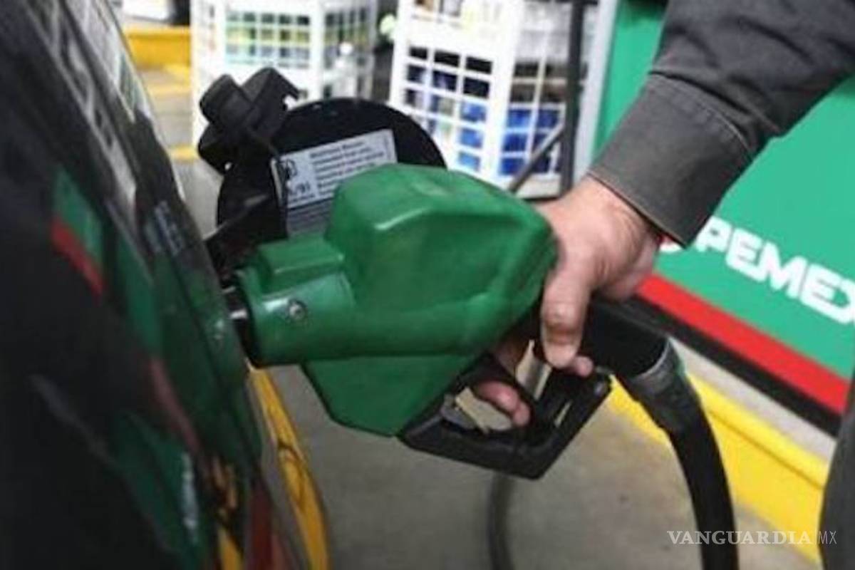 Acrecienta 77% precio de gasolina durante sexenio de Peña Nieto