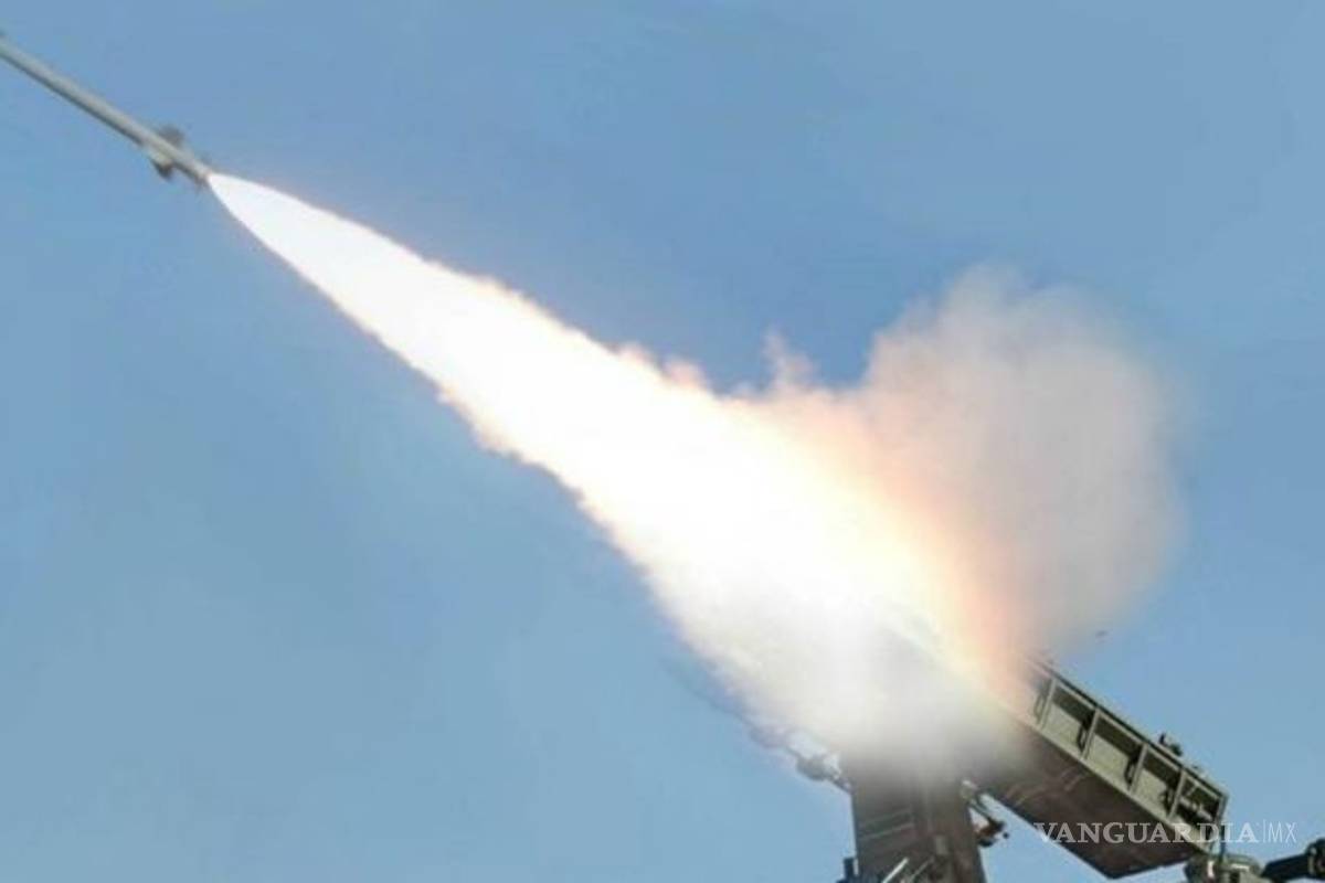 Corea del Norte dispara un misil balístico