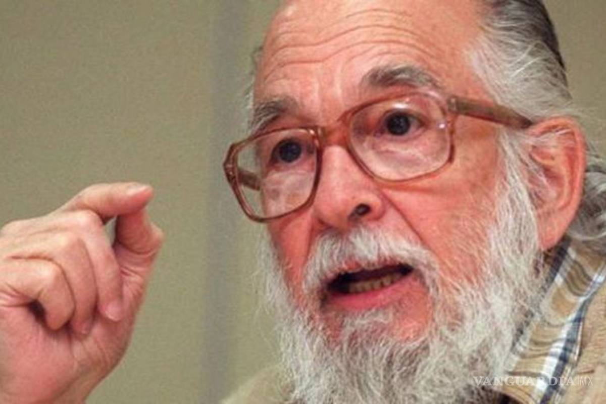 Muere el escritor, periodista y sacerdote Enrique Maza