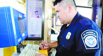 Revisarán los celulares en garitas de EU