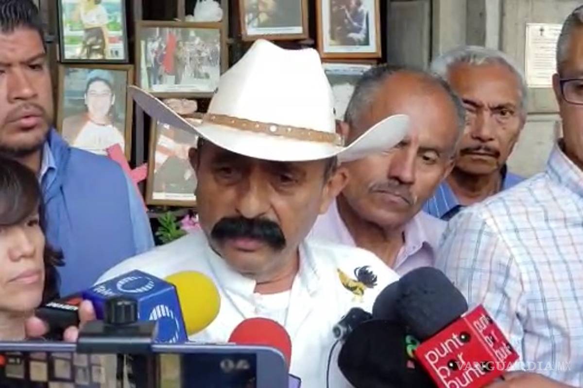 Familia de Emiliano Zapata demandará al INBA por pintura del caudillo en tacones