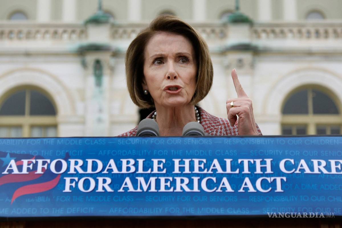 $!La presidenta de la Cámara de Representantes, Nancy Pelosi habla sobre atención médica en el Capitolio en Washington, el 29 de octubre de 2009.