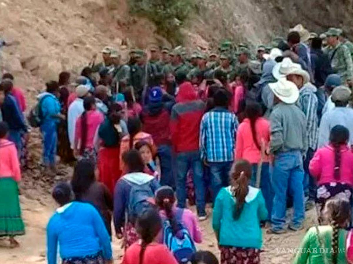 $!Retienen a militares en Guerrero para frenar destrucción de amapola