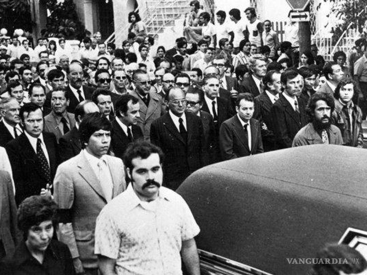 $!Luis Echeverría en los funerales de Eugenio Garza Sada.