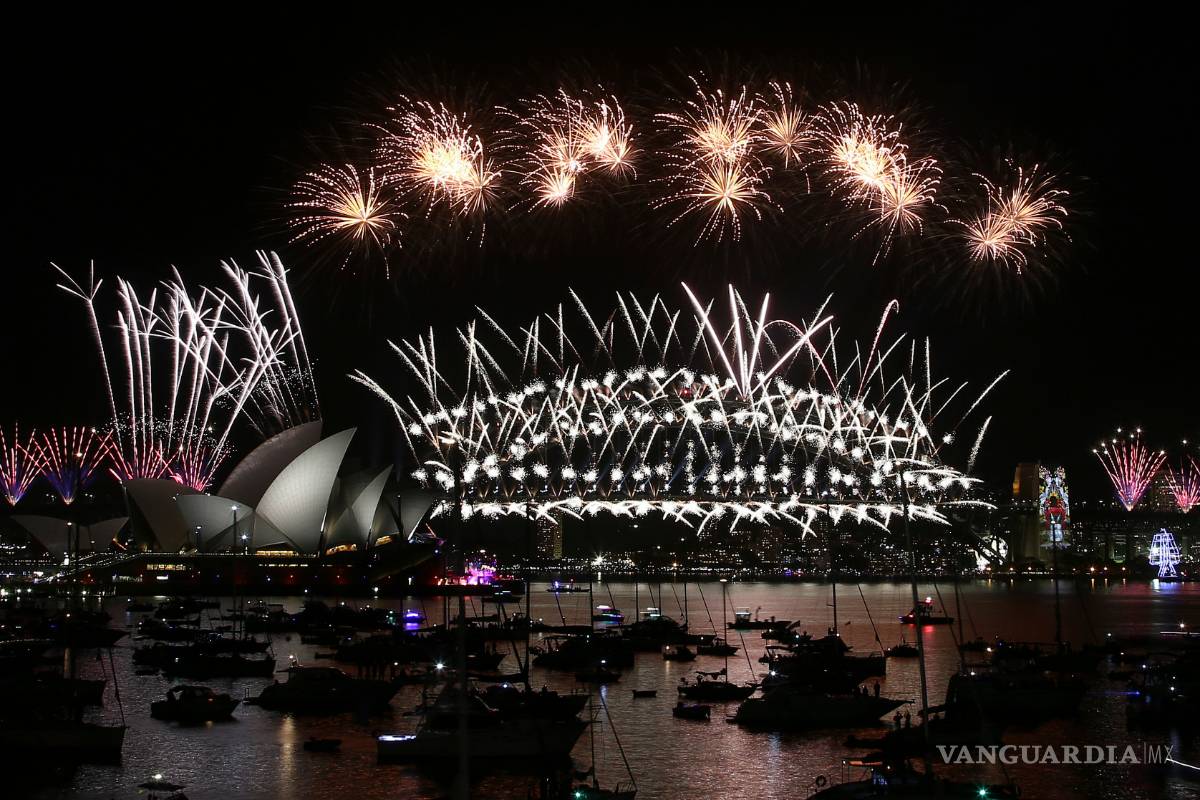El mundo comienza a dar la bienvenida al 2016