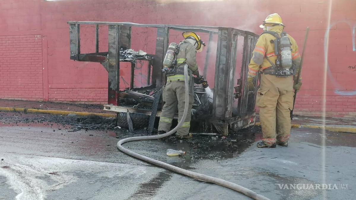 Incendio de caja de camioneta provoca movilización al oriente de Saltillo