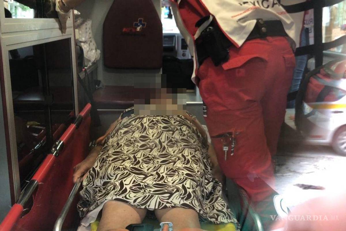 Hombre atropella a mujer de la tercera edad en Saltillo; iba a ayudar a su hermano accidentado