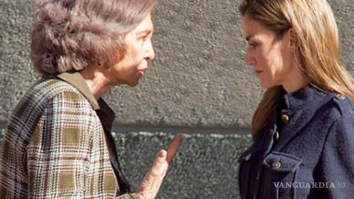 $!La Reina Letizia y Doña Sofía se agarran del chongo en plena iglesia