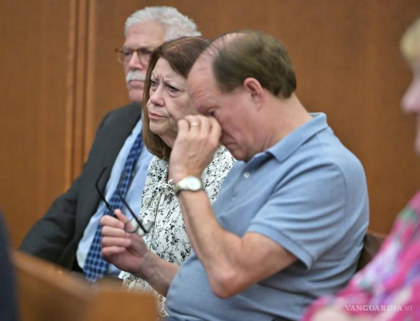 $!Paula Musgrove y Mike Musgrove, padres de Lindsay Clancy, reaccionan al testimonio durante el juicio.