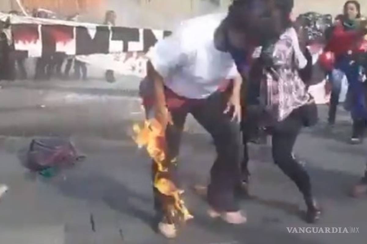 Por bomba molotov fotógrafa de El Universal tiene quemaduras de segundo grado