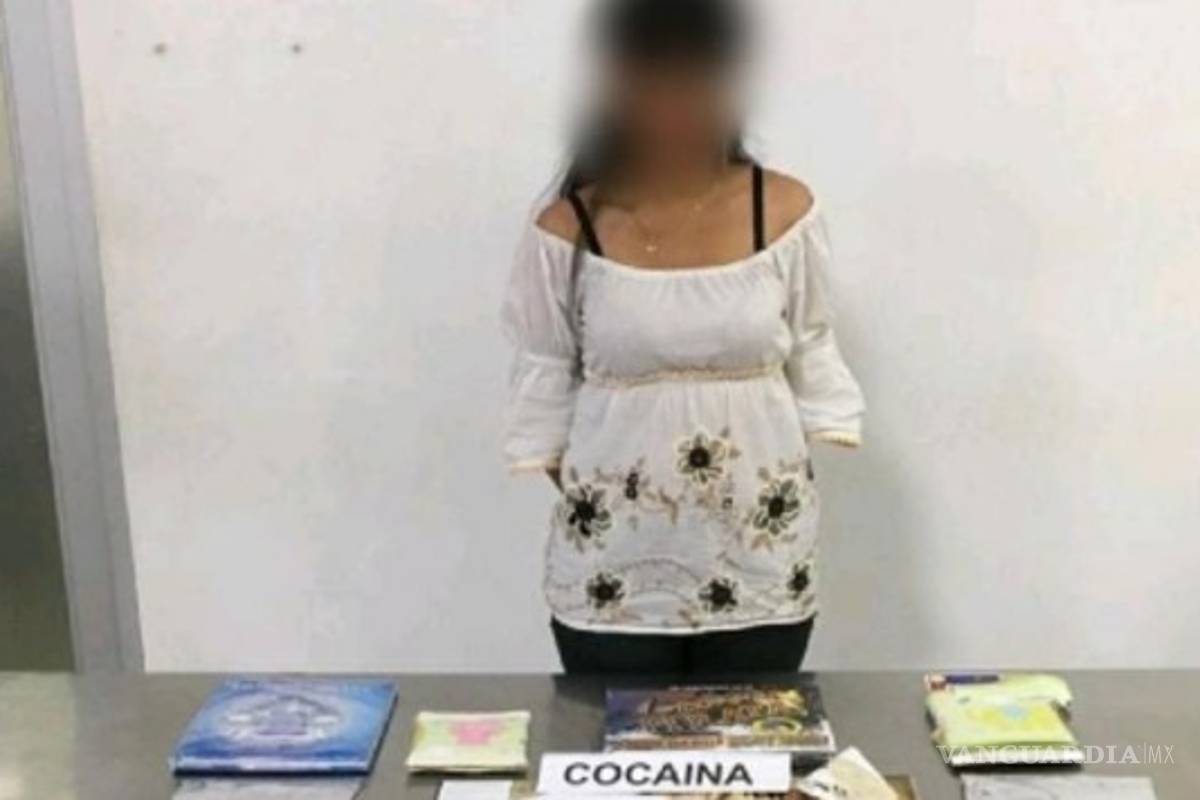 Profesora es detenida con libros infantiles llenos de cocaína