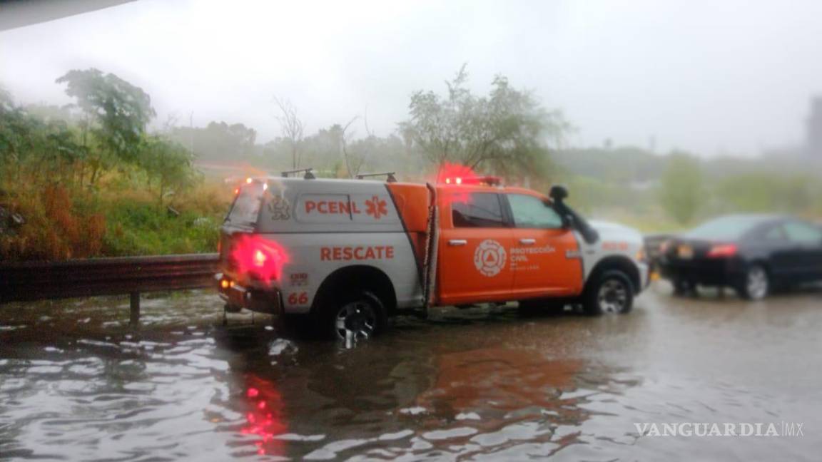 Lluvias en Nuevo León causan caos vial y encharcamientos, así como accidentes de tráfico