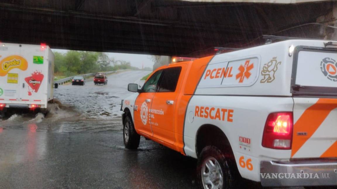 Lluvias en Nuevo León causan caos vial y encharcamientos, así como accidentes de tráfico