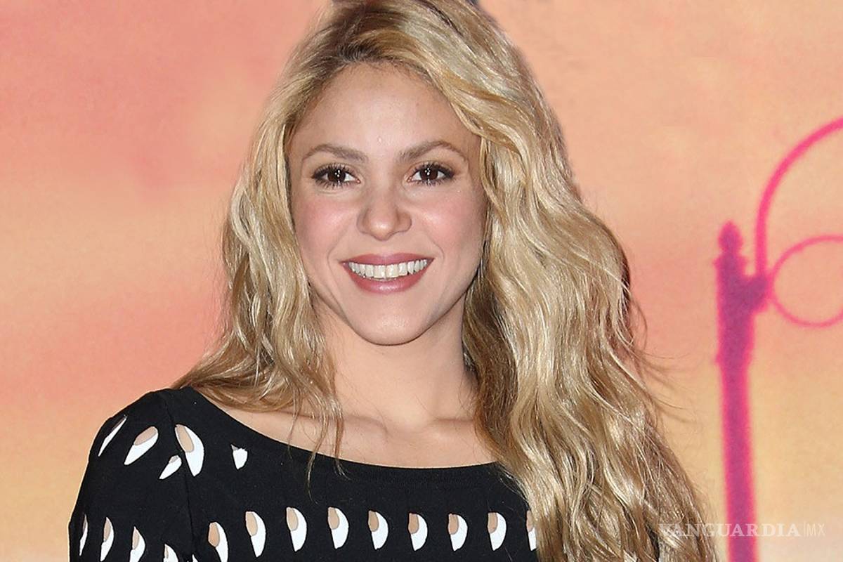 Shakira brinda "pista" de su nuevo tema con un sexy baile