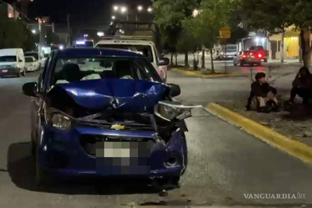 Saltillo: joven ebrio termina ileso, pero detenido, tras impactarse contra camioneta