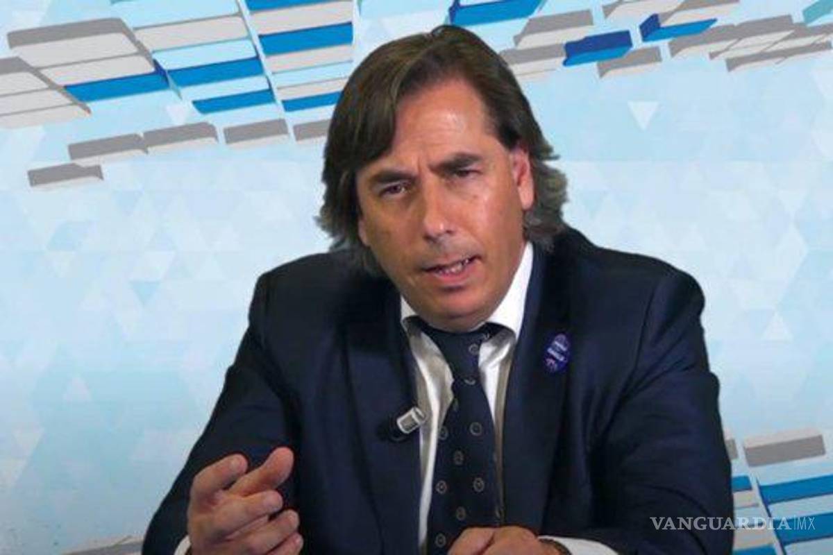 Líder antivacunas de Italia enfermó de COVID-19, se salvó y ahora defiende las vacunas