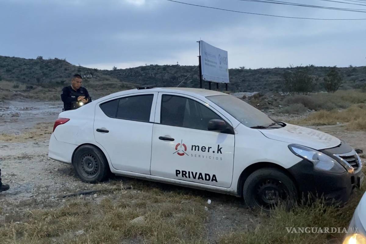 Estalla neumático y vuelca automóvil en Saltillo; cinturón de seguridad evita tragedia