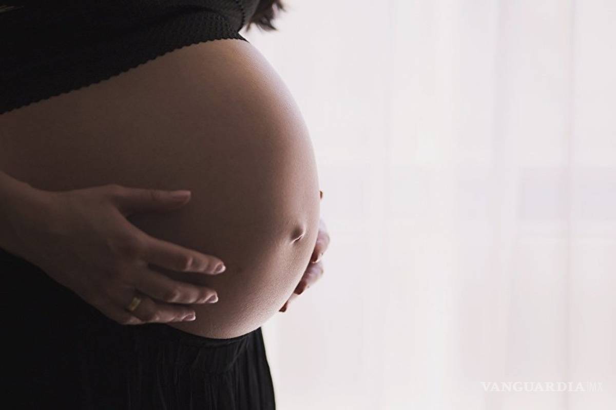 Conmoción en España, niña de 11 años embarazada por su hermano de 14