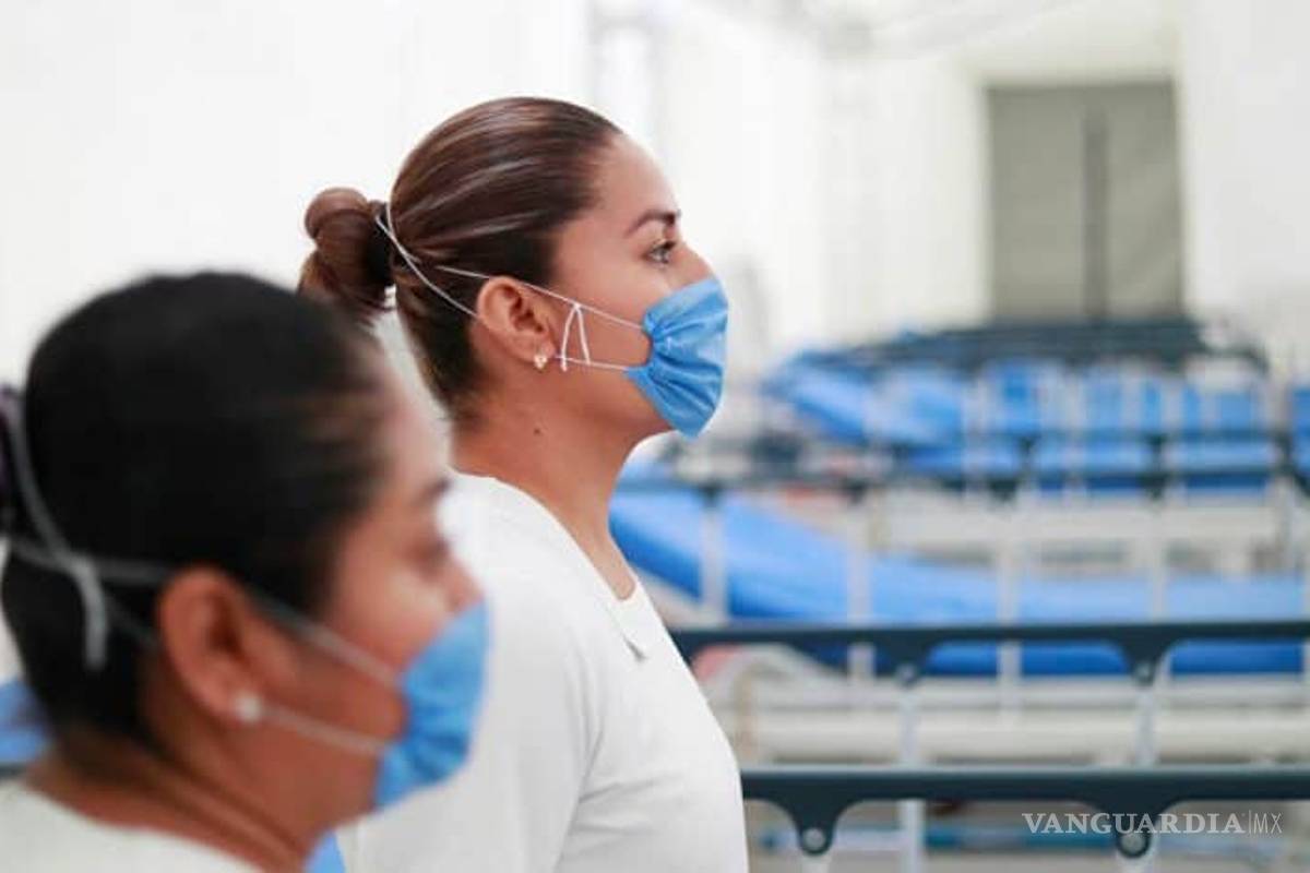 Enfermeras y médicos que atienden COVID-19 ganan de 4 mil a 11 mil pesos, y compran su propio equipo