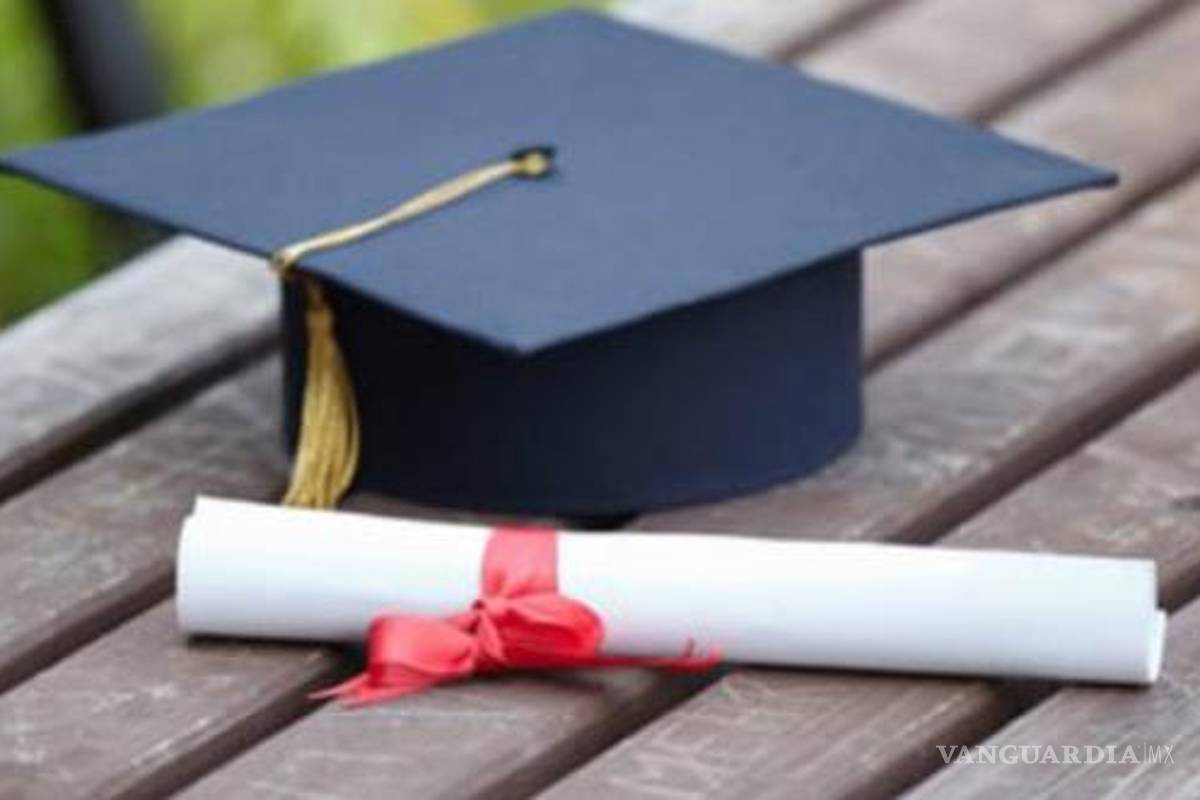 Coahuila: ¿no te has titulado? Estas carreras ya no podrían ejercerse sin título