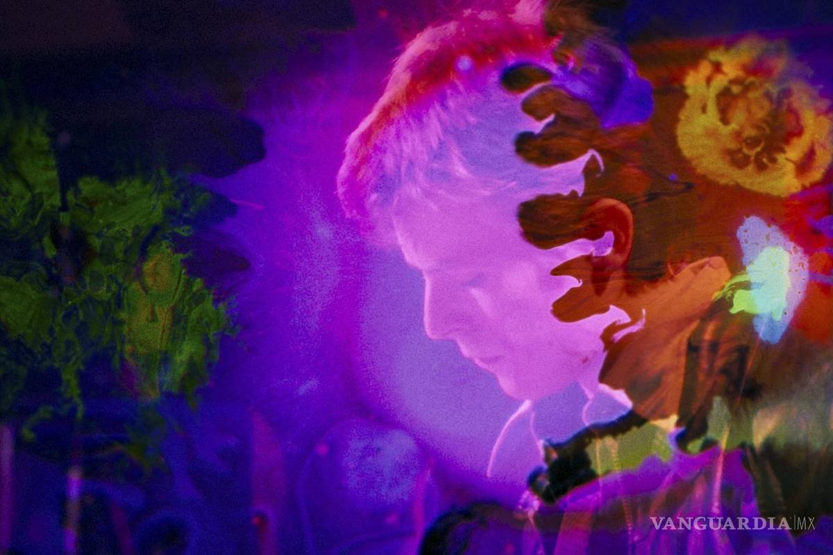 “Moonage Daydream” retrata con imágenes inéditas a David Bowie