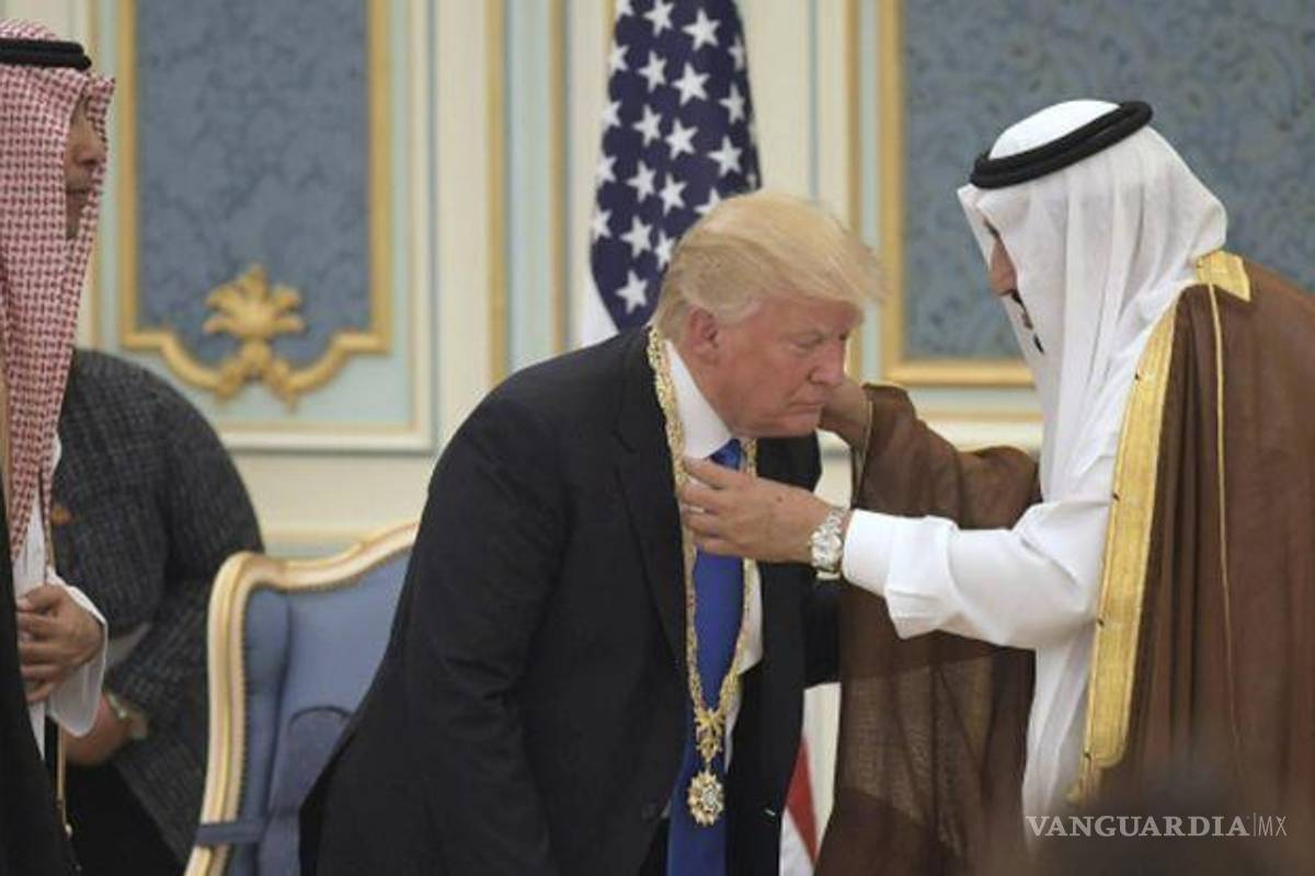 ¿Hizo una reverencia Donald Trump ante el rey de Arabia Saudí?