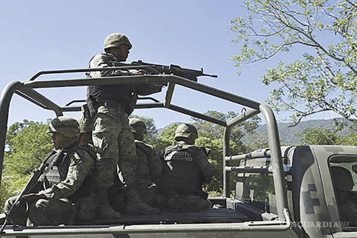 Huachicoleros matan a 4 soldados en enfrentamiento, usaron niños y mujeres como escudo